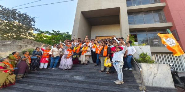 મનપા ને બેઠકો બિનહરીફ થતા ભાજપ કાર્યાલય ખાતે ઉજવણી કરાઈ.