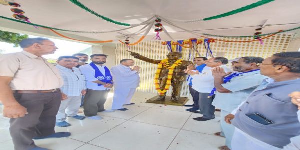 સુત્રાપાડામાં ડૉ. બાબાસાહેબ આંબેડકરની 135મી જન્મજયંતીની ભવ્ય ઉજવણી: પૂર્વ કેબિનેટ મંત્રી જશાભાઈ બારડે પુષ્પાંજલિ અર્પી