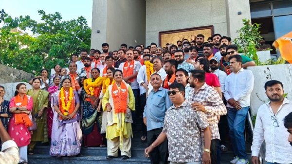 મનપા ને બેઠકો બિનહરીફ થતા ભાજપ કાર્યાલય ખાતે ઉજવણી કરાઈ.