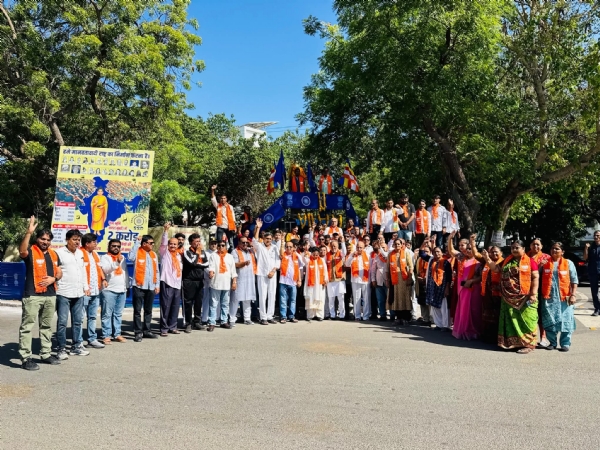 પોરબંદર જિલ્લા ભાજપ દ્વારા  બાબાસાહેબ આંબેડકરની પ્રતિમાને હારતોરા કર્યા.