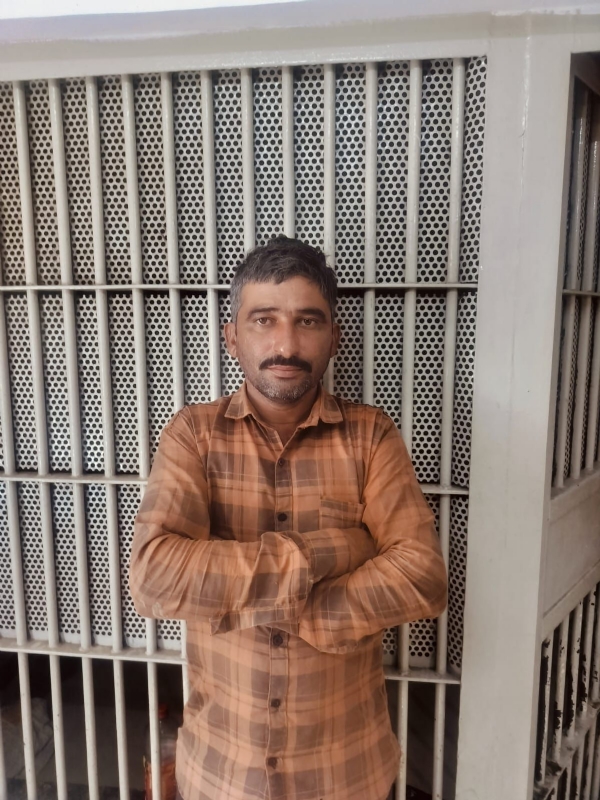 પ્રોહીબિશનના ગુન્હામાં ફરાર આરોપી ઝડપાયો પ્રોહીબિશનના ગુન્હામાં ફરાર આરોપી ઝડપાયો