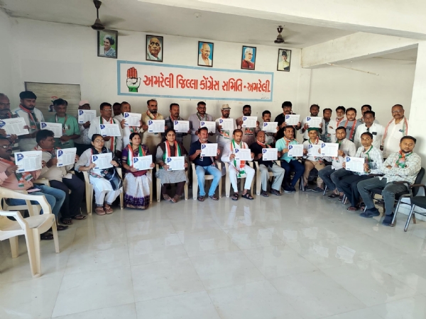 અમરેલી કોંગ્રેસ કાર્યાલયે પરેશ ધાનાણીએ ચુંટણી ઢંઢેરો જાહેર કર્યો અમરેલી કોંગ્રેસ કાર્યાલયે પરેશ ધાનાણીએ ચુંટણી ઢંઢેરો જાહેર કર્યો