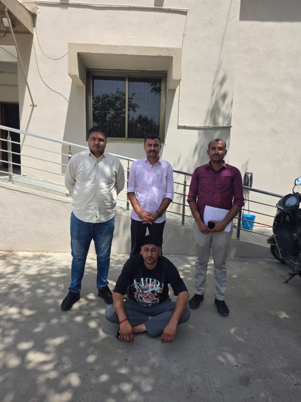 એક વર્ષથી નાસતા એન.ડી.પી.એસ. કેસના આરોપીને એસ.ઓ.જી. મહેસાણાએ ઝડપી પાડ્યો એક વર્ષથી નાસતા એન.ડી.પી.એસ. કેસના આરોપીને એસ.ઓ.જી. મહેસાણાએ ઝડપી પાડ્યો