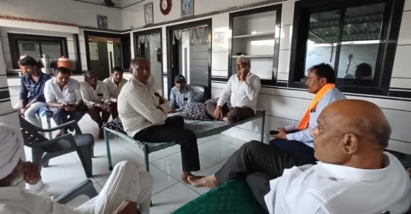 શેલાર સમઢીયાળામાં સાંસદ ભરત સુતરીયાની ખાટલા બેઠક, ગ્રામજનો સાથે સંવાદ શેલાર સમઢીયાળામાં સાંસદ ભરત સુતરીયાની ખાટલા બેઠક, ગ્રામજનો સાથે સંવાદ