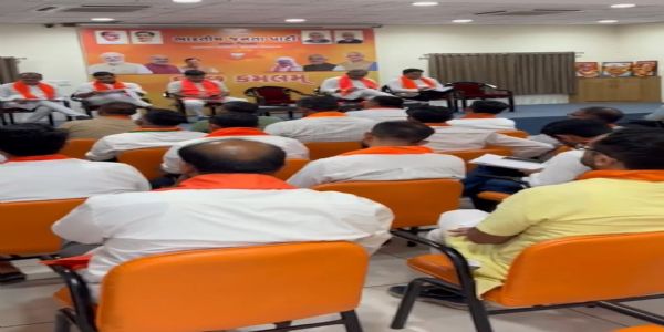 કચ્છમાં સ્થાનિક સ્વરાજ્ય ચૂંટણીને લઈને ભાજપ સક્રિય — ‘કચ્છ કમલમ્’ ખાતે સંગઠન મજબૂત બનાવવા માર્ગદર્શન બેઠક યોજાઈ