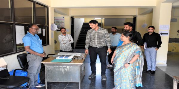નર્મદા જિલ્લા ચૂંટણી નિરીક્ષકે દેડિયાપાડા અને સાગબારા તાલુકાના મતદાન મથકોની મુલાકાત લઈ વ્યવસ્થાની સમીક્ષા કરી