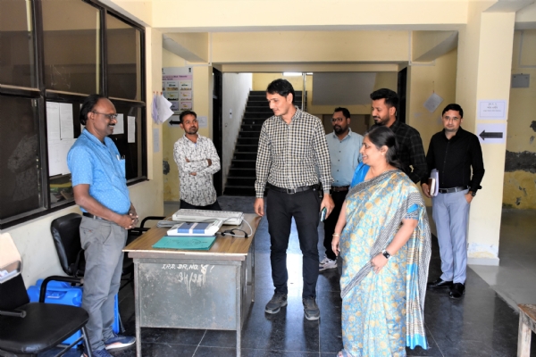 તાલુકાના મતદાન મથકોની મુલાકાત