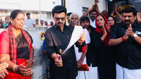 સ્ટાલિન દ્વારા સીમાંકન બિલની નકલો સળગાવવામાં આવી