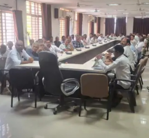 ચૂંટણીને ધ્યાનમાં રાખીને શંખેશ્વર મામલતદાર કચેરી ખાતે પ્રિસાઇડિંગ ઓફિસર અને મતદાન અધિકારીઓ માટે તાલીમ યોજાઈ