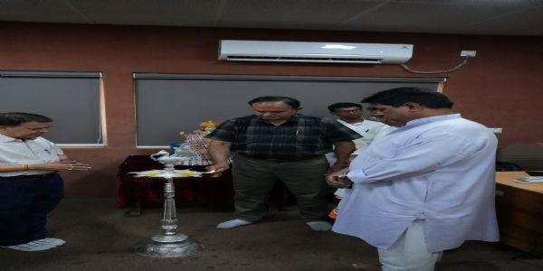 સોમનાથ સંસ્કૃત યુનિવર્સિટી, વેરાવળ પરિસરમાં કુલપતિ અભિનંદન સમારોહનું આયોજન કરવામાં આવ્યું