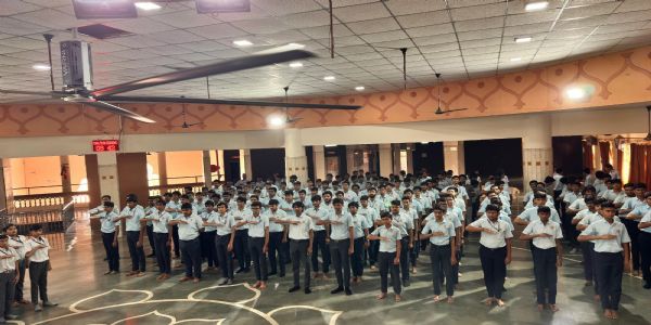 સ્વામિનારાયણ ગુરુકુળ (વેડ રોડ) ના વિદ્યાર્થીઓએ લીધા મતદાન જાગૃત્તિના શપથ