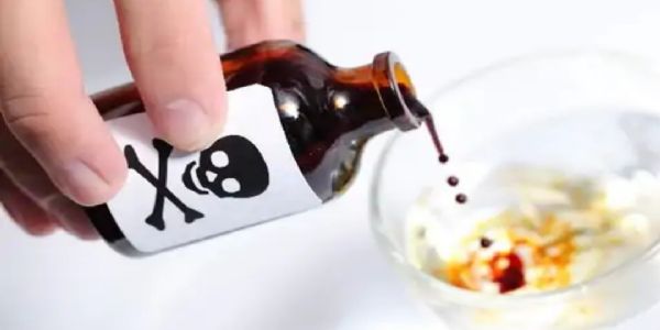 સુરતમાં કરુણ ઘટના: માતાએ બે નાની દીકરીને ઝેર આપ્યા બાદ પોતે જીવ ગુમાવ્યો