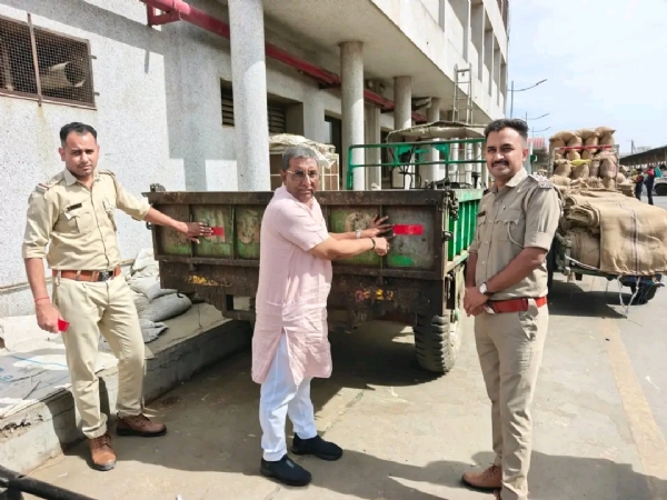 ઊંઝા APMCમાં માર્ગ સલામતી માટે વિશેષ ડ્રાઈવ, વાહનો પર રેડિયમ પટ્ટા લગાવાયા