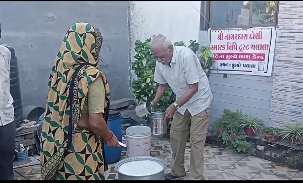 ચલાલામાં વિનામૂલ્યે છાશ કેન્દ્ર શરૂ: ઉનાળામાં રાહત માટે 20 વર્ષથી સેવા કાર્ય ચાલુ