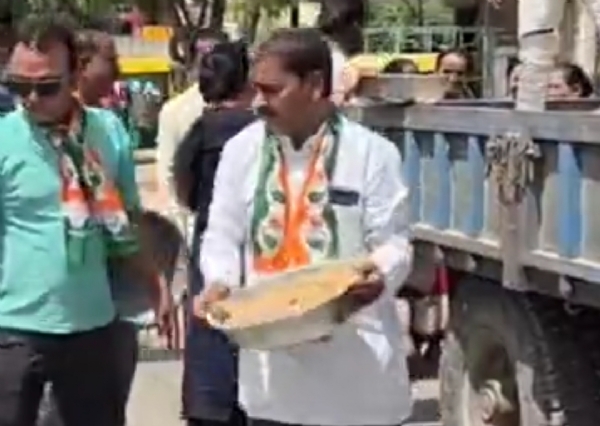 પાટણ નગરપાલિકાની ચૂંટણી દરમિયાન વોર્ડ નંબર 9 ના કોંગ્રેસ ઉમેદવારોએ પરંપરાગત પ્રચાર છોડીને લોકહિતનું ઉદાહરણ પૂરું પાડ્યું