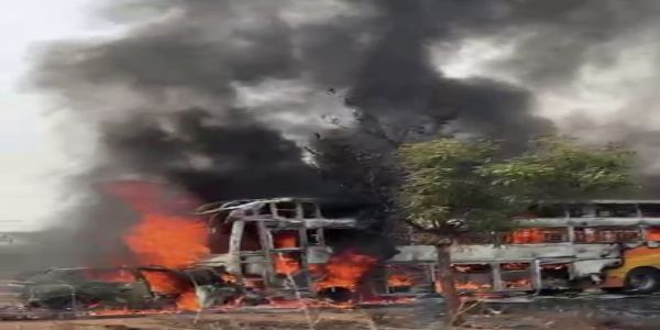 કર્ણાટકમાં રોડ અકસ્માત: કારમાં મુસાફરી કરી રહેલા પરિવારના છ સભ્યોના મોત, બે બાળકો ગંભીર