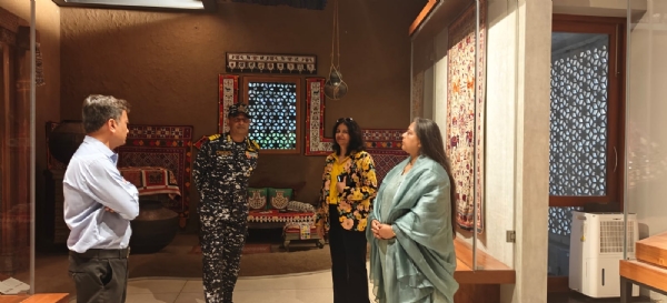 નેવીના અધિમારીએ પોરબંદર ની ગુરૂકુળ સ્કુલની મુલાકાત લીધી.