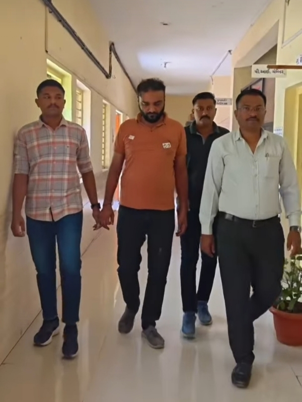 પોરબંદરના યુવાન સાથે છેતરપીંડી કરનાર શખ્સ ઝડપાયો.
