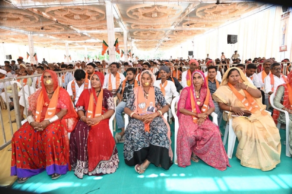 વાવ-થરાદ જિલ્લાના ઢીમાં ખાતે વિકાસ સંકલ્પ સભાને સંબોધિત કરતા મુખ્યમંત્રી