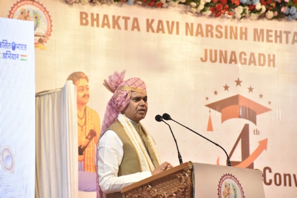 સમાજ તથા રાષ્ટ્રની ઉન્નતિમાં યોગદાન આપવા પ્રેરક સંબોધન કરતાં રાજ્યપાલ