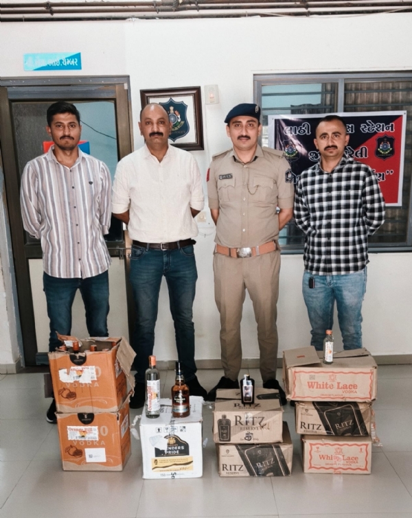 લાઠી સિવિલ હોસ્પિટલ પાછળથી વિદેશી દારૂ ઝડપાયો, 75 હજારથી વધુનો મુદ્દામાલ જપ્ત