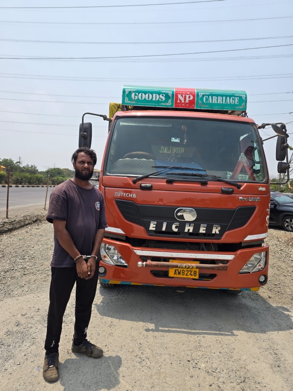 દારૂ સાથે આઈશર ટેમ્પો અને આરોપી ઝડપાયો.