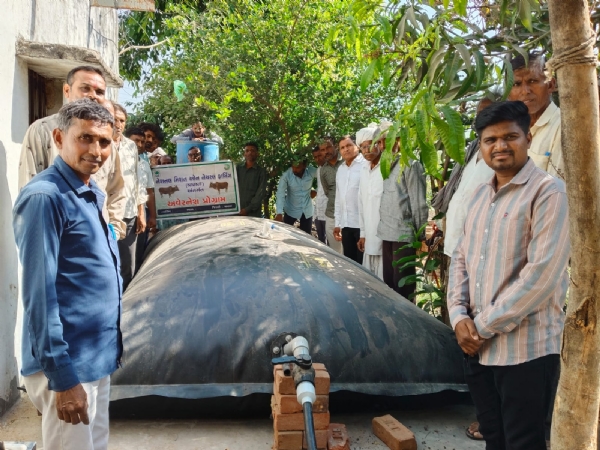 ખેડૂતની નવી પહેલ: બાયોગેસ પ્લાન્ટથી મફત ગેસ અને ઝેરમુક્ત ખેતી