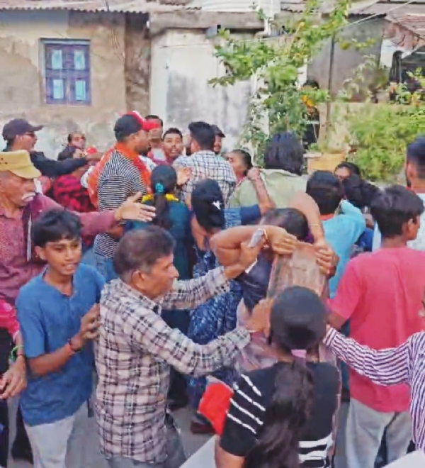 ભરૂચ વોર્ડ નં.8માં ભાજપના ઉમેદવારો ઉપર ભાડુઆત મહિલા અને તેની દિકરીઓએ પથ્થરમારો કર્યો
