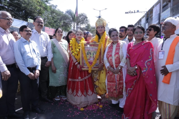 ભગવાન શ્રી કૃષ્ણ–રુક્મિણીની ભવ્ય પ્રતિકાત્મક વૈવાહિક શોભાયાત્રા પોરબંદરમાં ભક્તિભાવ સાથે યોજાઈ.