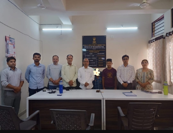 પોરબંદર રેલવે પોલીસ અને ચિલ્ડ્રન હોમની ટીમે આસામના ગુમ થયેલ બાળકનું પરિવાર સાથે મિલન કરાવ્યું.