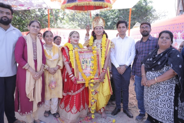 ભગવાન શ્રી કૃષ્ણ–રુક્મિણીની ભવ્ય પ્રતિકાત્મક વૈવાહિક શોભાયાત્રા પોરબંદરમાં ભક્તિભાવ સાથે યોજાઈ.