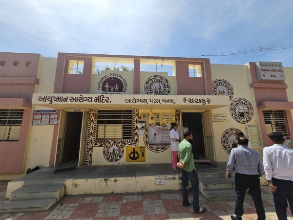ચરાડુ ખાતે આયુષ્યમાન આરોગ્ય મંદિરની તપાસ, સુવિધાઓ સુધારવા સૂચનાઓ અપાઈ