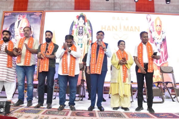 હનુમાન જન્મોત્સવમાં કેન્દ્રીય  મંત્રી મનસુખ માંડવીયાએ રક્તદાન કરી ઉજવણી કરી.