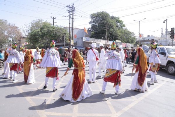 ભગવાન શ્રી કૃષ્ણ–રુક્મિણીની ભવ્ય પ્રતિકાત્મક વૈવાહિક શોભાયાત્રા પોરબંદરમાં ભક્તિભાવ સાથે યોજાઈ.