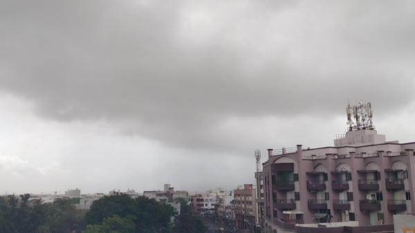 પોરબંદર શહેરમાં પવન સાથે ઝરમર વરસાદ.