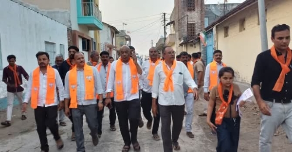 ધારીમાં ડોર ટુ ડોર પ્રચાર તેજ, વિકાસ માટે ભાજપને મત આપવાનો આહ્વાન