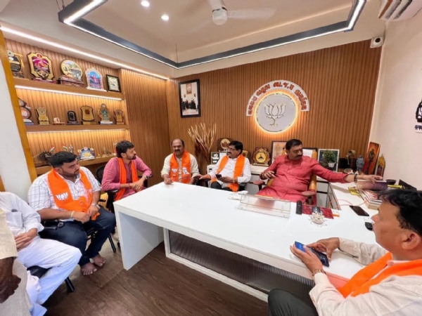 બગસરા ભાજપ કાર્યાલયે અગ્રણીઓની શુભેચ્છા મુલાકાત, ચૂંટણીલક્ષી ચર્ચાઓથી સંગઠન મજબૂત