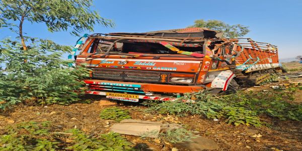 કપરાડા પાસે એલસીબીનો સપાટો: અશોક લેલન ટેમ્પોમાંથી ₹22.84 લાખનો વિદેશી દારૂ જપ્ત