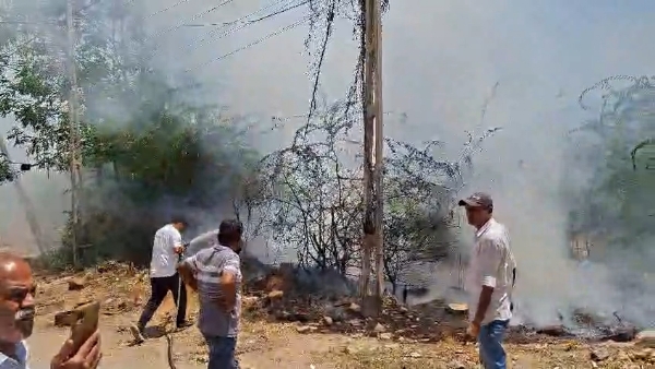 ભુજ માં આગ બુઝાવતા ફાયર બ્રિગેડ