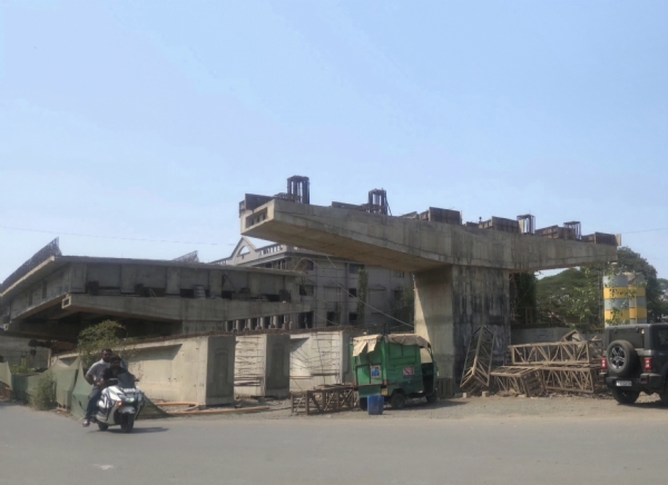વાપી-ચલા ઓવરબ્રિજ 3 વર્ષથી અધૂરો
