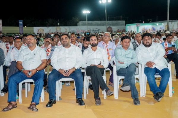 પોરબંદર ખાતે વિશ્વકર્મા પરિવારનું એકતા સંમેલન યોજાયું.