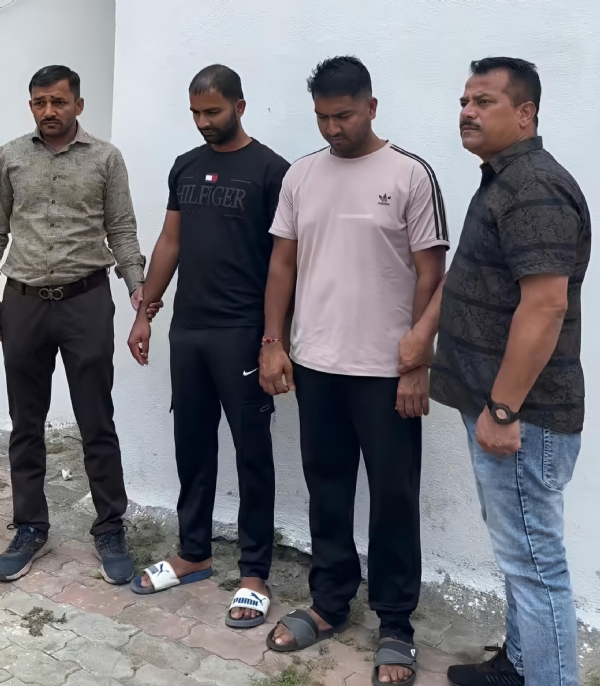 ફેક પાસપોર્ટ કેસમાં ઝડપાયેલા આરોપીઓ પોલીસ કસ્ટડીમાં.