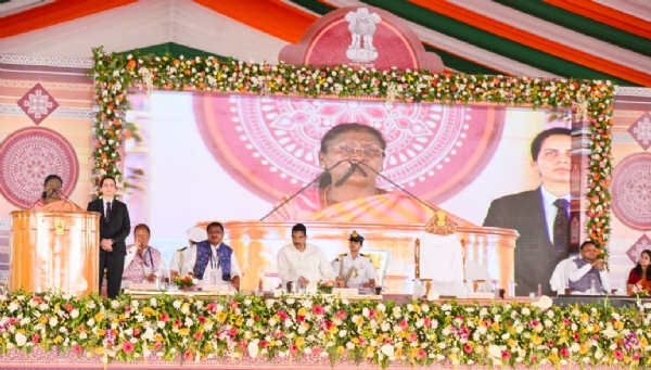 રાષ્ટ્રપતિએ પ્લેનેટેરિયમ અને વિજ્ઞાન કેન્દ્ર તથા નિર્મલ મુંડા પરિવેશ પથનું ઉદ્ઘાટન કર્યું