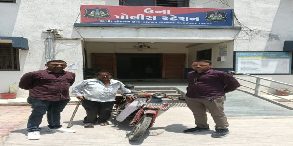 અરજદારઓની ગુમ થયેલ મોટર સાયકલ શોધી કાઢી મુળ માલીકોને પરત અપાવતી ગીર સોમનાથ પોલીસ