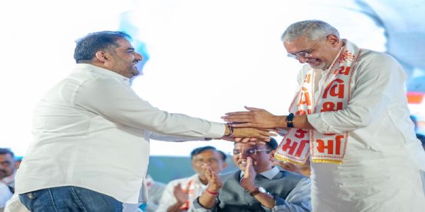 પોરબંદર ખાતે વિશ્વકર્મા પરિવારનું એકતા સંમેલન યોજાયું.