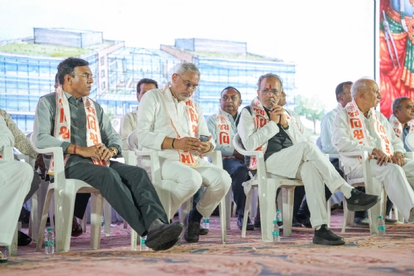 પોરબંદર ખાતે વિશ્વકર્મા પરિવારનું એકતા સંમેલન યોજાયું.