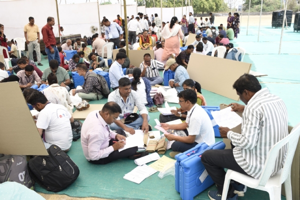 વડોદરામાં સ્થાનિક સ્વરાજની ચૂંટણીની પૂર્વતૈયારી,ઇવીએમ અને ચૂંટણી સામગ્રીનું વિતરણ