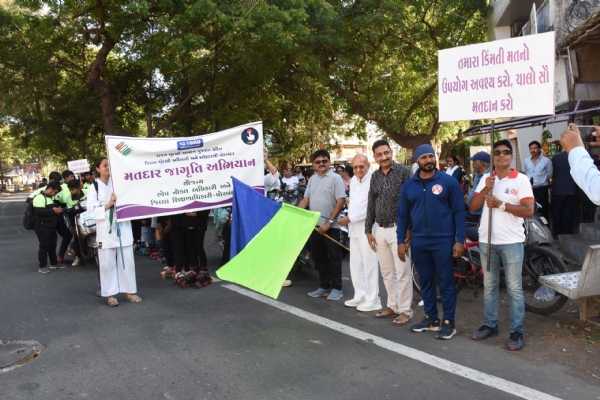 લોકશાહીના મહાપર્વ નિમિત્તે પોરબંદરમાં ભવ્ય મતદાર જાગૃતિ રેલી યોજાઈ.