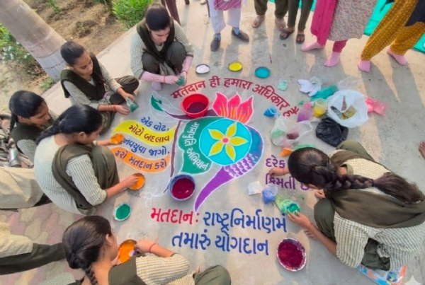 વડોદરા જિલ્લાની તમામ શાળાઓમાં મતદાન જાગૃતિ રેલી, ચિત્ર સ્પર્ધા અને રંગોળી સ્પર્ધામાં જોડાયા