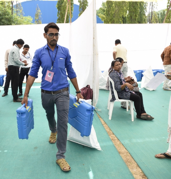 Distribution of EVMs and election materials at 1014 polling stations in Rajkot